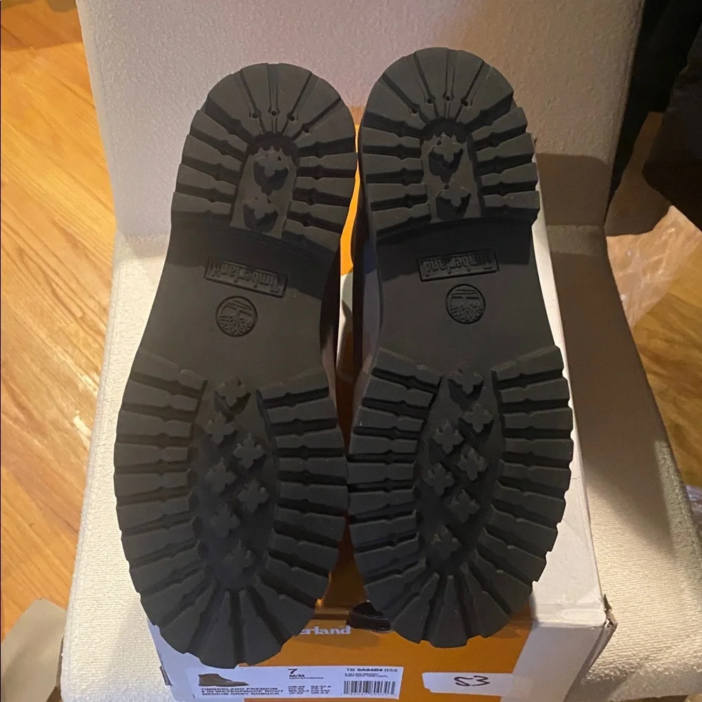 NIB Unisex Timberland Dark Gray Leather Boots.